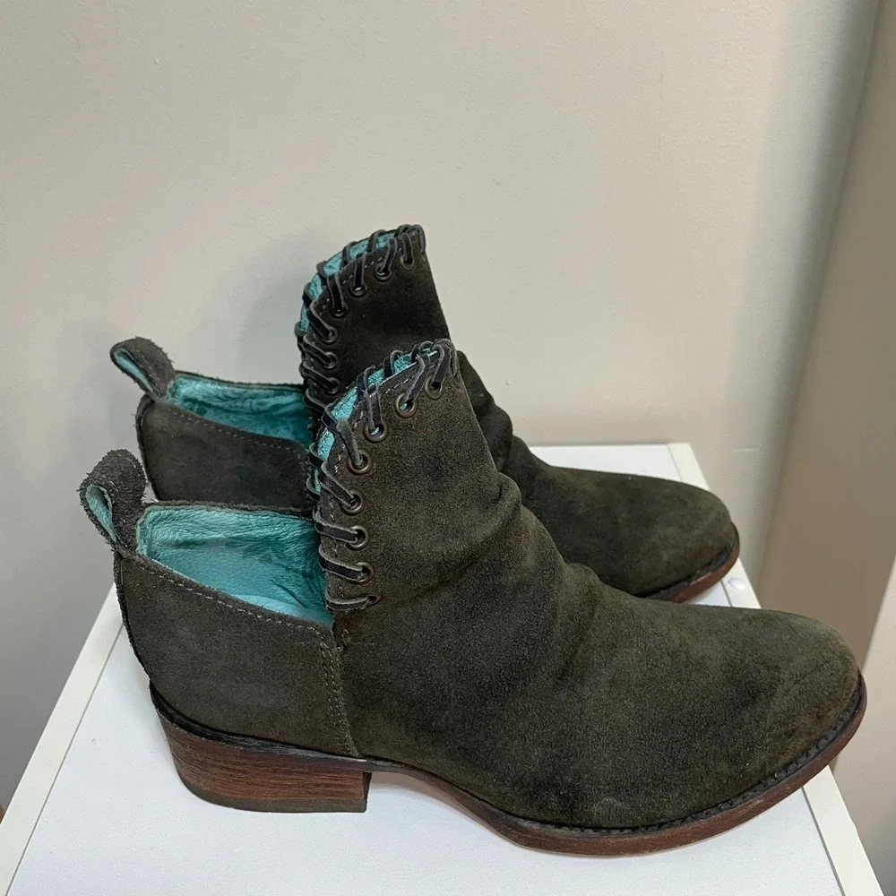 Corral Boots Dark Green Suede Distressed Ankle Booties Cutout Lace Up‎ Heel Sz 8